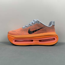 Cargar imagen en el visor de la galería, Nike Vomero Premium Orange FN8453-018
