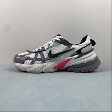 Cargar imagen en el visor de la galería, Nike V2k Run Year Of The Dragon FZ5061-100
