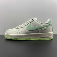 Cargar imagen en el visor de la galería, Air Force 1 07 Low Cream White Light Green Metallic Gold FB1839-555
