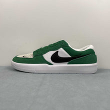 Cargar imagen en el visor de la galería, SB Force 58 Pine Green White DV5477-300
