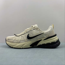 Cargar imagen en el visor de la galería, Nike V2k Run Summit White Black Black FD0736-101
