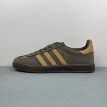 Cargar imagen en el visor de la galería, Adidas Gazelle Indoor Cargo Brown Golden Beige Cloud White JQ8386
