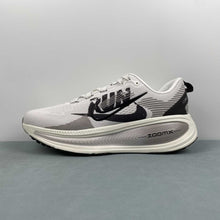Cargar imagen en el visor de la galería, Nike Zoom Vomero 18 Summit White Black IB5726-100
