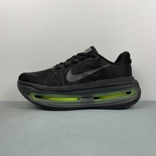 Cargar imagen en el visor de la galería, Nike Vomero Premium Black Volt HQ2050-001
