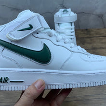 Cargar imagen en el visor de la galería, Air Force 1 07 Mid White and Green AO2424-104
