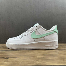 Cargar imagen en el visor de la galería, Air Force 1 07 Low White Light Green CT3839-105
