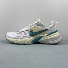 Cargar imagen en el visor de la galería, Nike V2k Run White Dusty Cactus FD0736-105
