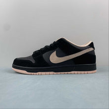 Cargar imagen en el visor de la galería, SB Dunk Low Black Coral Wash BQ6817-003
