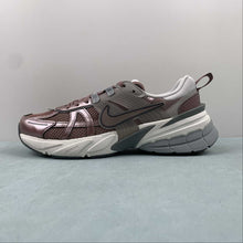 Cargar imagen en el visor de la galería, Nike V2k Run Smokey Mauve FD0736-200
