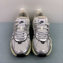 Cargar imagen en el visor de la galería, Nike V2k Run Summit White Metallic Silver FD0736-100
