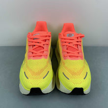 Cargar imagen en el visor de la galería, Nike Vomero Premium Fluorescent Green FN8453-019
