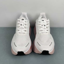 Cargar imagen en el visor de la galería, Nike Vomero Premium White Black Orange FN8453-020
