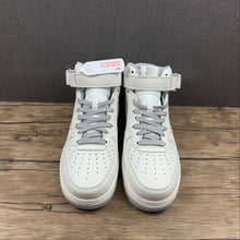 Cargar imagen en el visor de la galería, Undefeated x Air Force 1 07 Mid White Dark Grey AO6617-306
