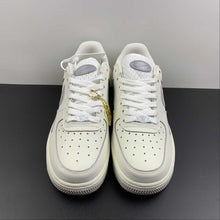 Cargar imagen en el visor de la galería, Air Force 1 07 Low Silver Snow FB1839-333
