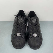 Cargar imagen en el visor de la galería, Adidas Superstar 2 Berlin Core Black Carbon JQ3225
