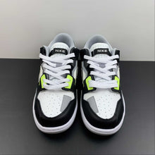 Cargar imagen en el visor de la galería, SB Dunk Low Scrap Wolf Gris Light Lemon Twist DC9723-001

