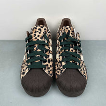 Cargar imagen en el visor de la galería, Adidas Superstar 2 Leopard Dark Brown Ivory KI4203
