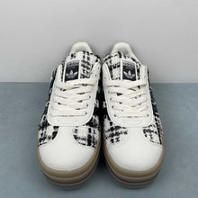 Cargar imagen en el visor de la galería, Adidas Gazelle Bold White Tine Core Black Silver Metallic JP5673
