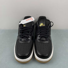 Cargar imagen en el visor de la galería, Air Force 1 07 Low Black Ostrich Gum DZ2708-002
