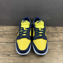 Cargar imagen en el visor de la galería, SB Dunk Low Michigan Varsity Maize Midnight Navy-White DD1391-700
