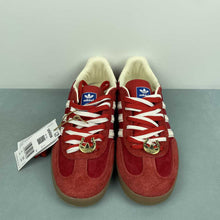 Cargar imagen en el visor de la galería, Adidas Gazelle Indoor Better Scarlet Off White Gold Metallic IF1808
