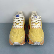 Cargar imagen en el visor de la galería, Nike Vomero Premium Lemon Yellow FN8453-025
