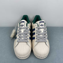 Cargar imagen en el visor de la galería, Adidas Superstar x Supreme HS3070
