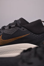 Cargar imagen en el visor de la galería, Nike ACG Zegama Black Gold HV8113-008
