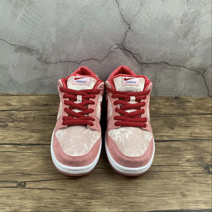 Strangelove x Dunk Low Sb Valentine's Day Pink Med Gym Bright Melon Soft Red CT2552-800