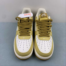 Cargar imagen en el visor de la galería, Air Force 1 07 Low Bronzine Saturn Gold Coconut Milk Sail FZ4034-716
