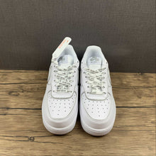 Cargar imagen en el visor de la galería, Stussy x Air Force 1 07 Low White Reflective Silver BQ6246-019
