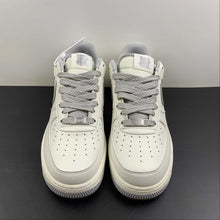 Cargar imagen en el visor de la galería, Undefeated x Air Force 1 Low Gray White UN6695-288
