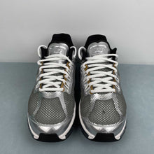 Cargar imagen en el visor de la galería, Nike Air Max 2013 Metallic Silver Gold HJ7901-095
