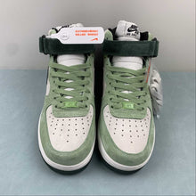 Cargar imagen en el visor de la galería, Air Force 1 07 Mid Light Green Black White CG9908-103
