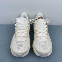 Cargar imagen en el visor de la galería, Air Zoom Pegasus 42 Light Beige Yellow IB1881-106
