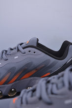 Cargar imagen en el visor de la galería, Air Max Dn8 Gray-Orange Gradient FQ7860-011
