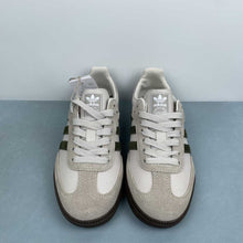Cargar imagen en el visor de la galería, Adidas Samba OG Alumina Medium Dark Khaki Gum JR0893
