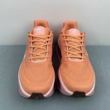 Cargar imagen en el visor de la galería, Nike Vomero Premium Tangerine Tint HM5973-801
