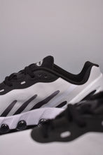 Cargar imagen en el visor de la galería, Air Max Dn8 White and Black Zebra Pattern FQ7860-009
