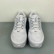 Cargar imagen en el visor de la galería, Pegasus Premium Football Grey HQ2593-006
