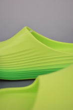 Cargar imagen en el visor de la galería, Nike ReactX Rejuven8 Slide Fluorescent Yellow HV4479-304

