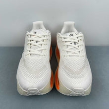 Cargar imagen en el visor de la galería, Nike Vomero Premium White Orange Black FN8453-007
