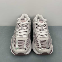 Cargar imagen en el visor de la galería, Zoom Vomero 5 Vast Grey Metallic Silver FV6417-001
