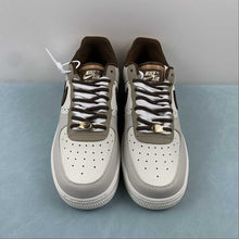 Cargar imagen en el visor de la galería, Air Force 1 Low LV8 Brogue Sail Khaki Cacao Wow FV3702-121
