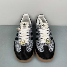 Cargar imagen en el visor de la galería, Adidas Samba OG Year Of The Hourse Blue JR8742
