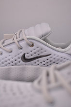 Cargar imagen en el visor de la galería, Nike Mind 002 Light Smoke Grey HQ4308-003
