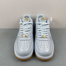 Cargar imagen en el visor de la galería, Air Force 1 07 Low Glacier Blue Gum Yellow Metallic Gold HF4933-400
