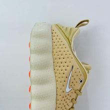 Cargar imagen en el visor de la galería, Nike Mind 002 Light Khaki White HQ4308-200
