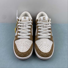 Cargar imagen en el visor de la galería, SB Dunk Low LV Brown White Metallic Gold FC1688-184
