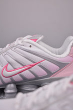 Cargar imagen en el visor de la galería, Shox TL 1308 Metallic Platinum White Pink Foam HV2520-001
